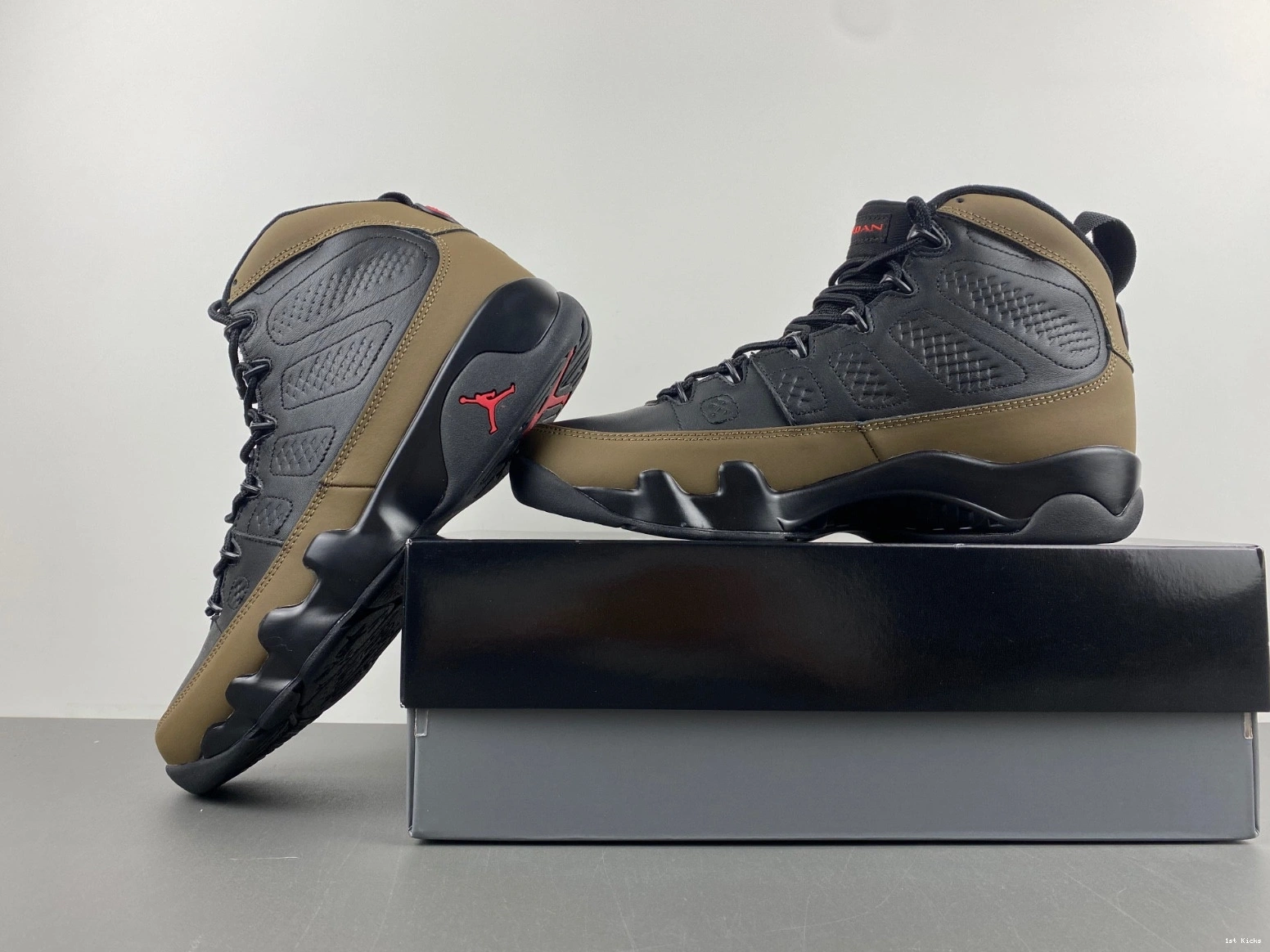 9 HV4794-030  Holiday Air Jordan 